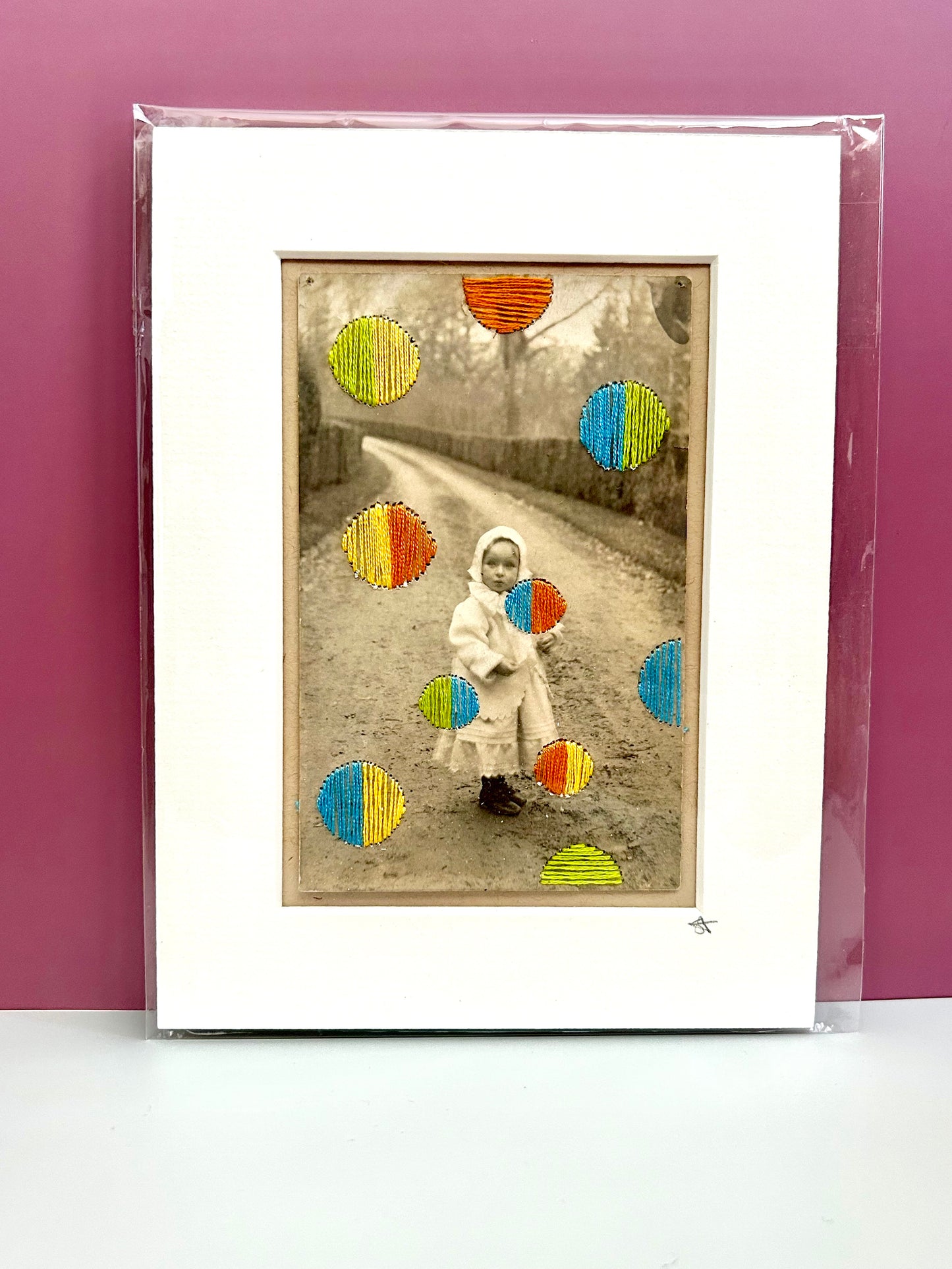 Bébé - Embroidered Vintage Photo